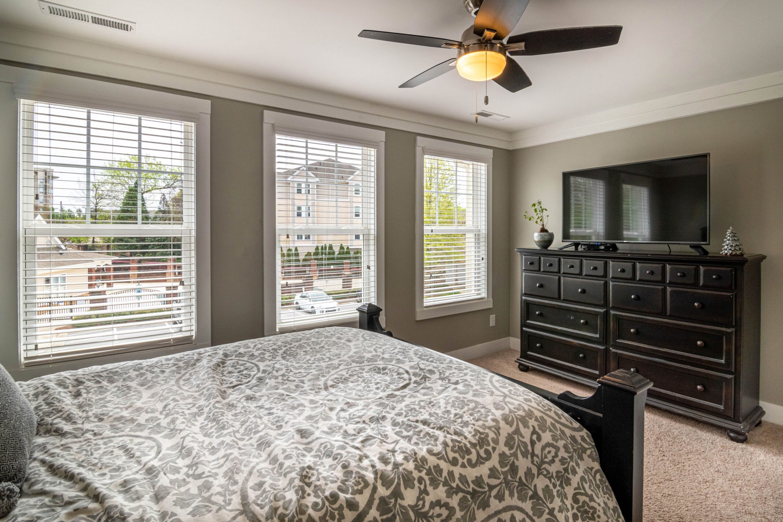 ceiling fan in a bedroom